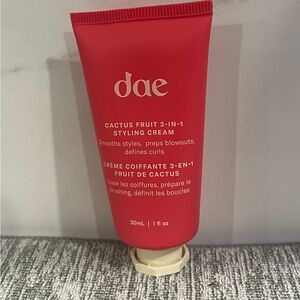 Dae Cactus Fruit 3-in-1 Styling Cream smooths